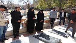 آیین معنوی زیارت قبور مطهر شهدا با حضور مدیر و مسوولان مرکز آموزشی درمانی حضرت علی اصغر(ع)